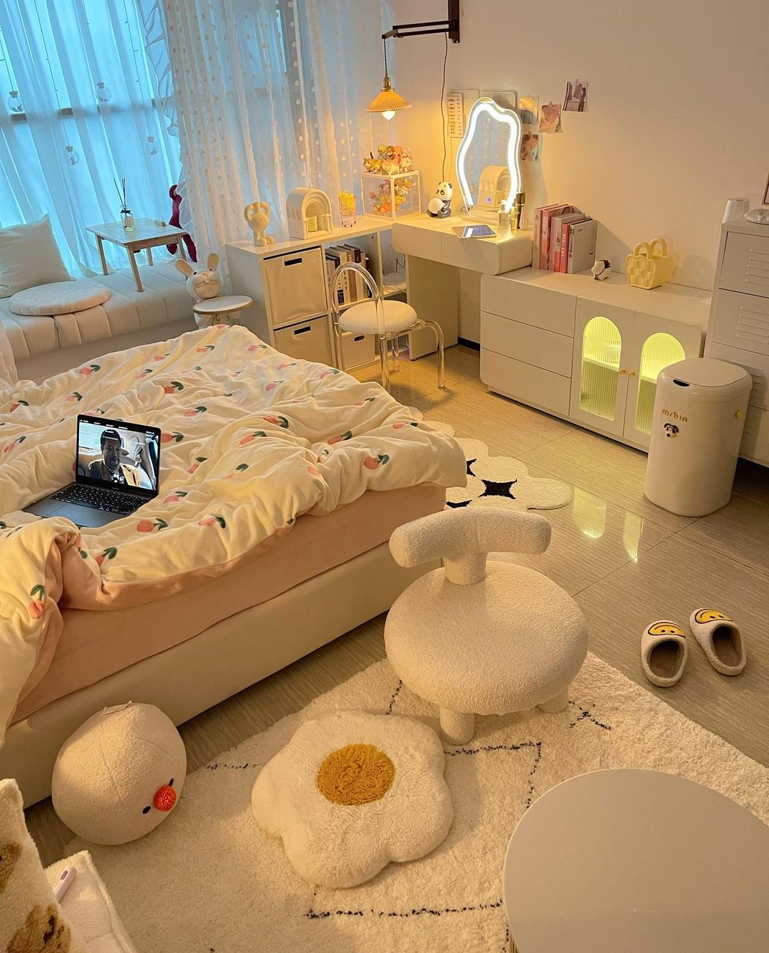 【画像】女の子らしい部屋 インテリアが見たい