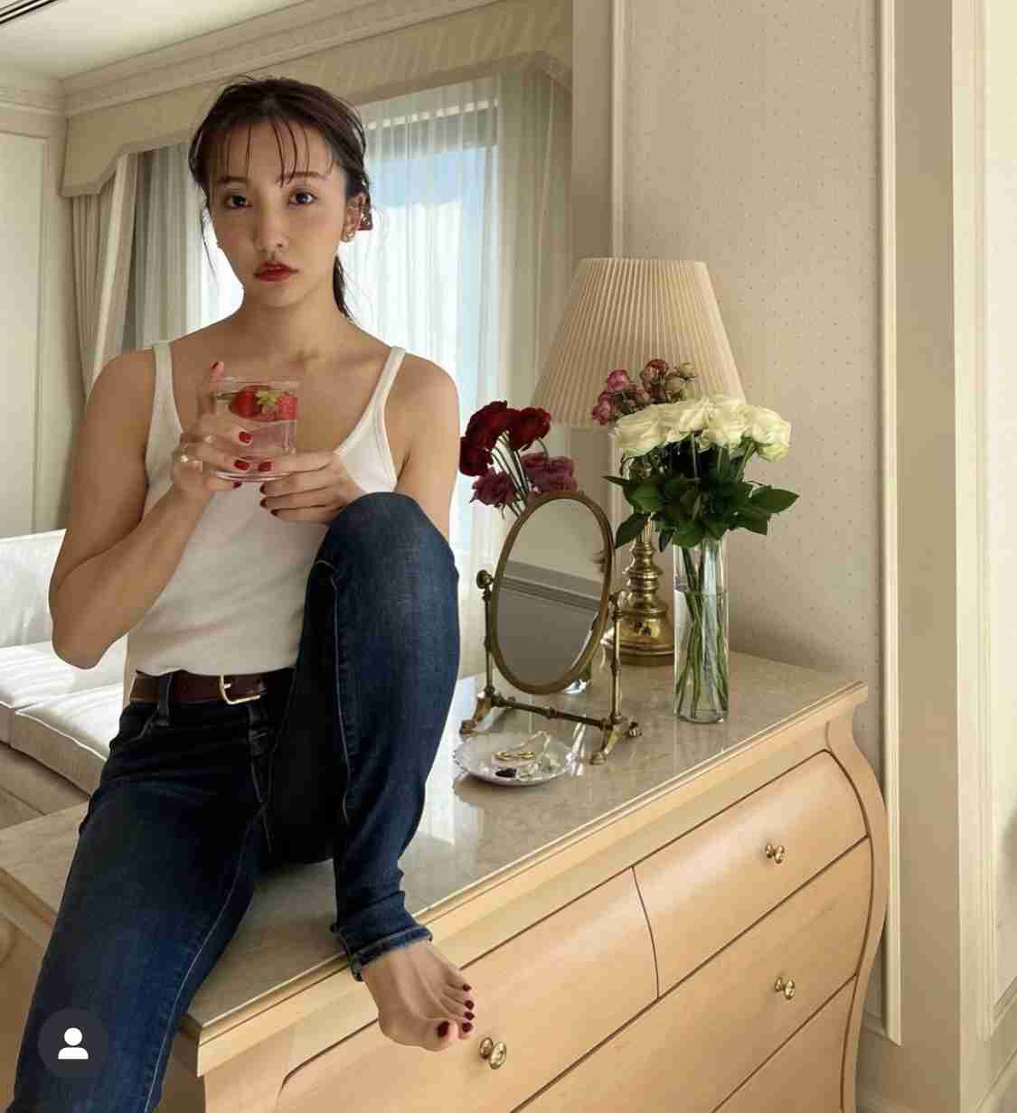 板野友美　夫に夜のテレビ電話「浮気しないようにずっと繋いでいる」
