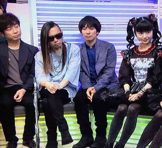 スピッツ、新曲が広瀬すず主演映画『水は海に向かって流れる』主題歌 “10歳差2ショット”場面写真も解禁