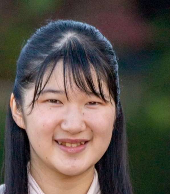 米国で活躍するモデル、日本の10代向け二重整形に問題提起「整形をしないと価値がないような脅しやめて」