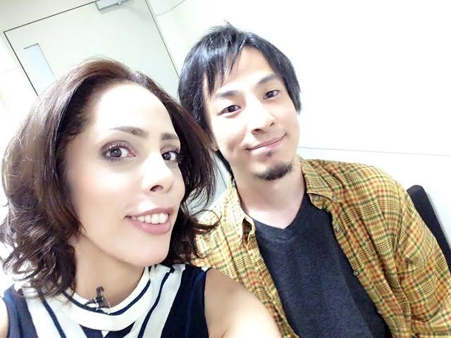 ひろゆき氏、生配信中に妻に怒られる…「ドン!!」と壁を叩いたような音とともに怒鳴り声