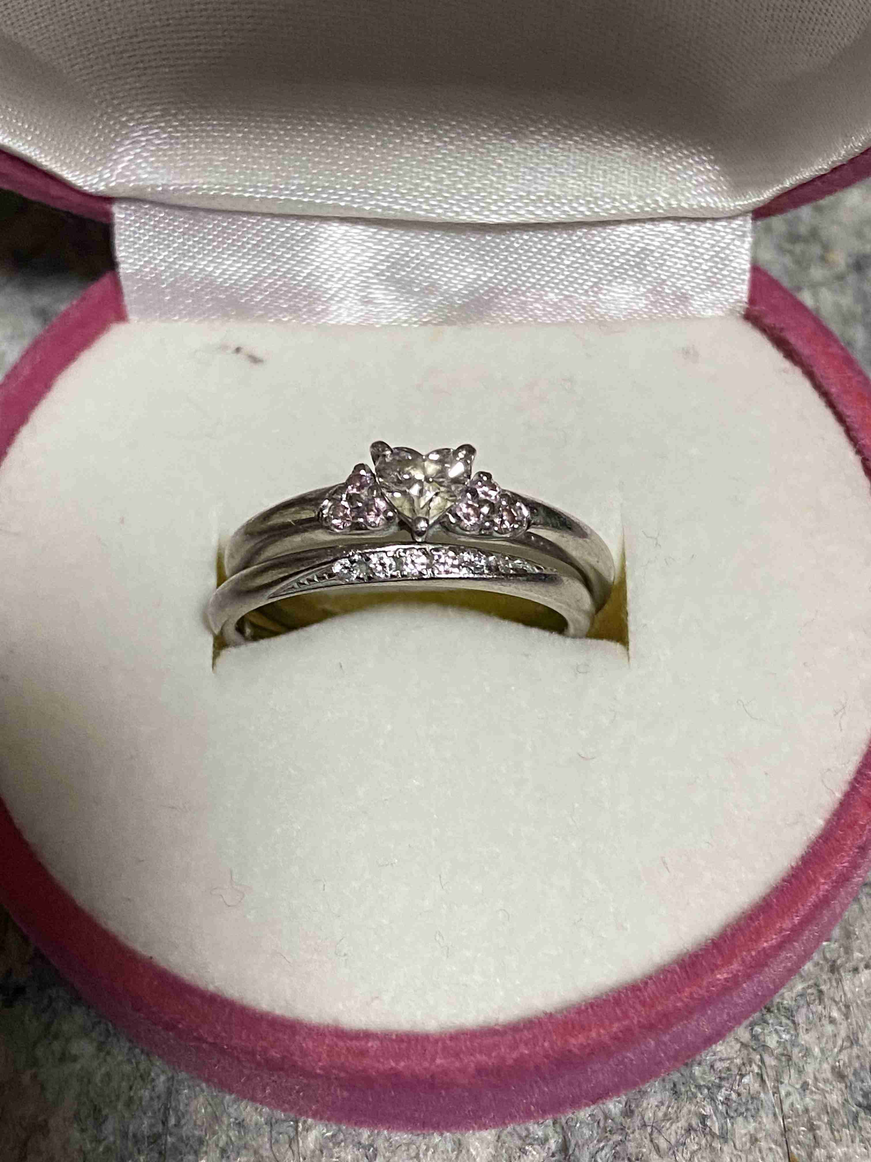 みんなの婚約指輪見せて!(結婚指輪も可)