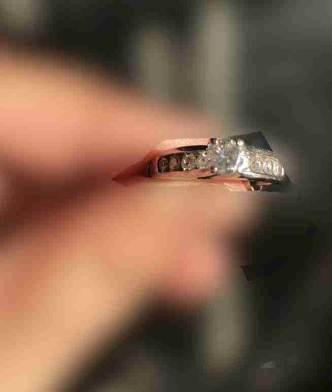 みんなの婚約指輪見せて!(結婚指輪も可)