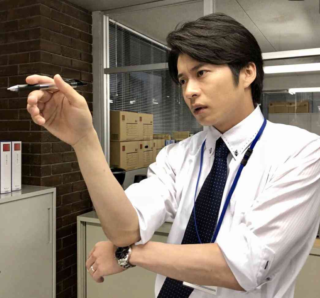 【フェチ】腕まくりしているイケメン【画像】