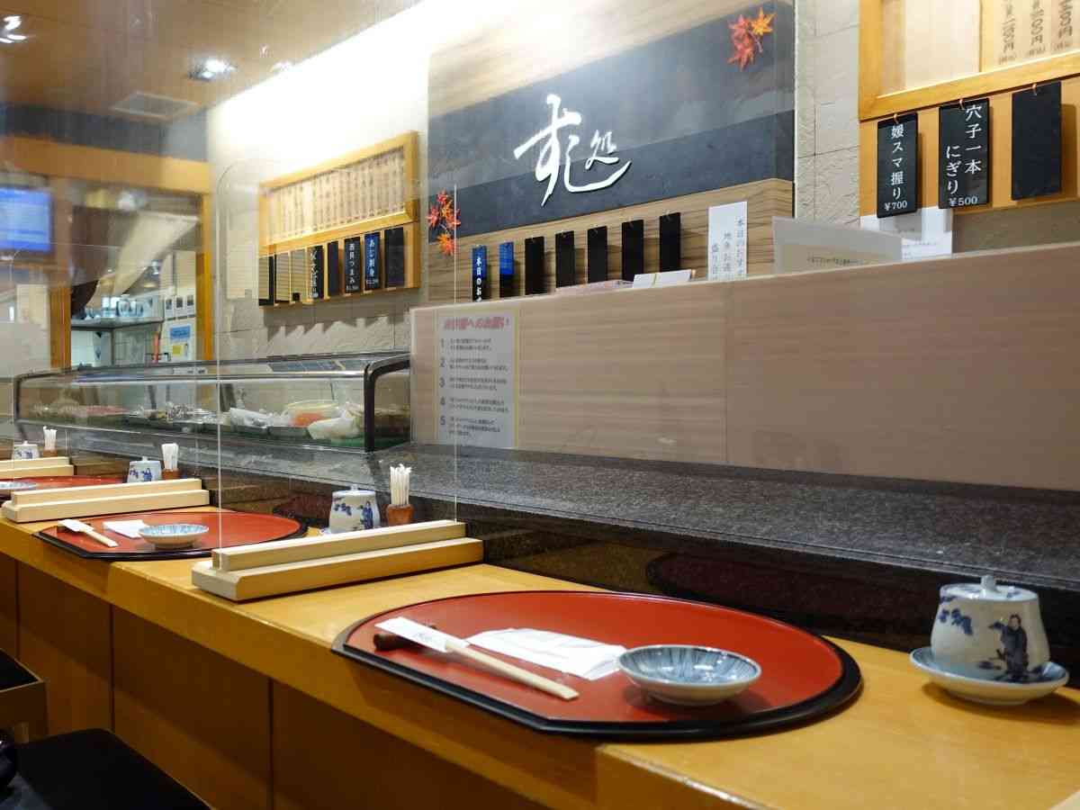 村上ショージ、空港で晩酌も会計に衝撃　焼酎1杯＆刺身盛りでまさかの金額「目ん玉飛び出ます」