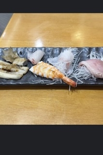 村上ショージ、空港で晩酌も会計に衝撃　焼酎1杯＆刺身盛りでまさかの金額「目ん玉飛び出ます」
