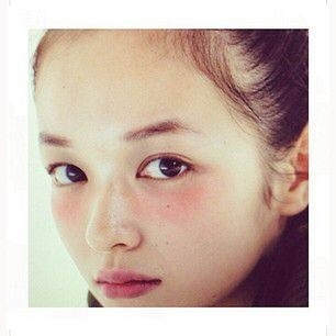 懐かしい感じがするメイクやファッション
