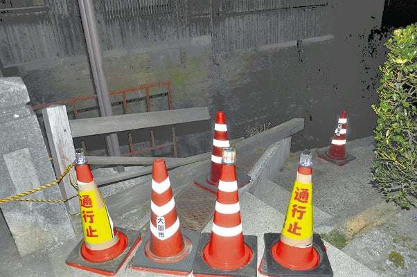 世界遺産・石見銀山遺跡で転落事故、観光客の女性が死亡　もたれかかった防護柵が折れ…4メートル下の川に転落か