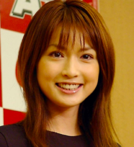 44歳・長谷川京子、「ギャル?!」なコーデを披露「何故年々美しくなっていく?」と反響
