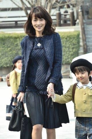 44歳・長谷川京子、「ギャル?!」なコーデを披露「何故年々美しくなっていく?」と反響