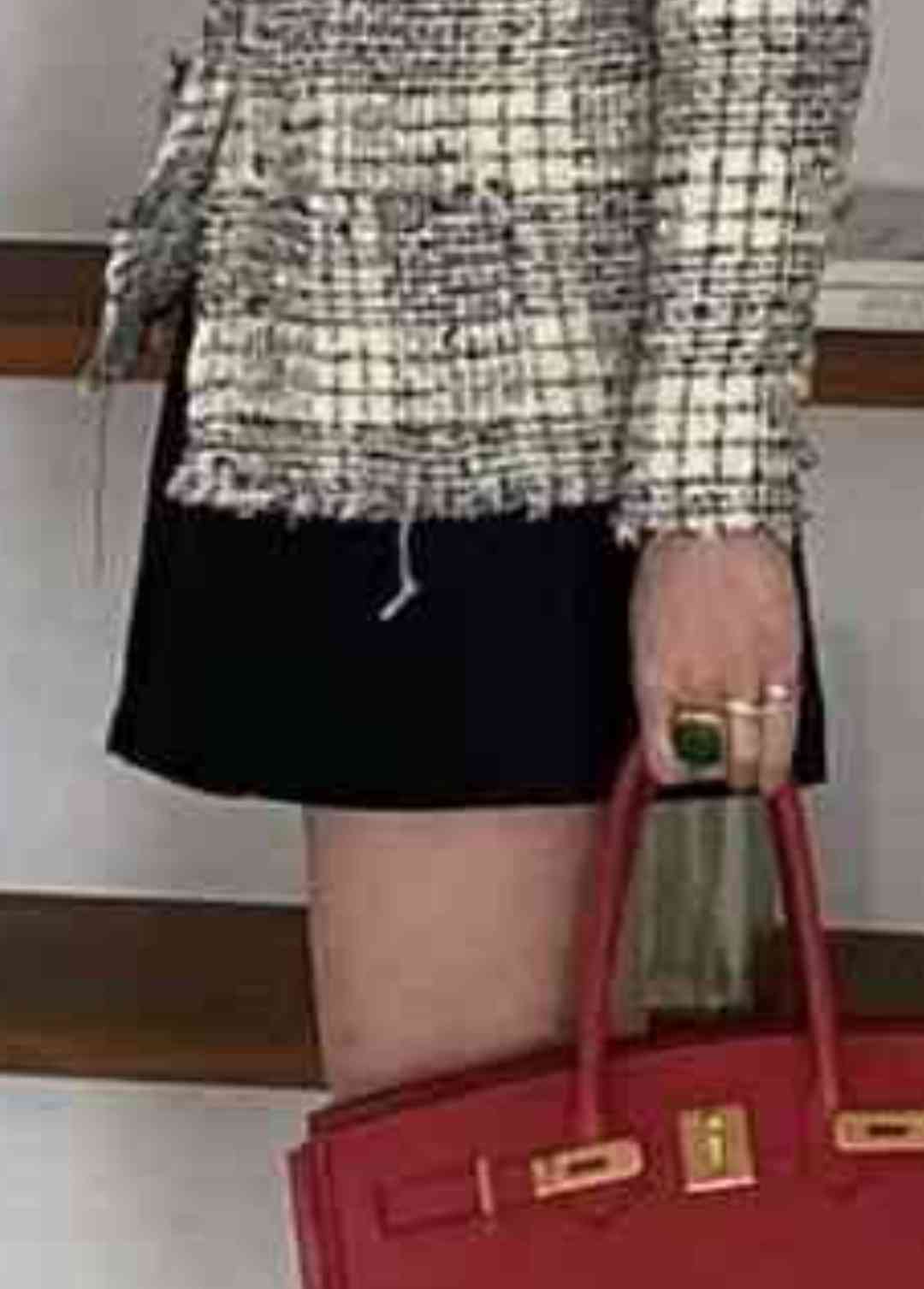 44歳・長谷川京子、「ギャル?!」なコーデを披露「何故年々美しくなっていく?」と反響
