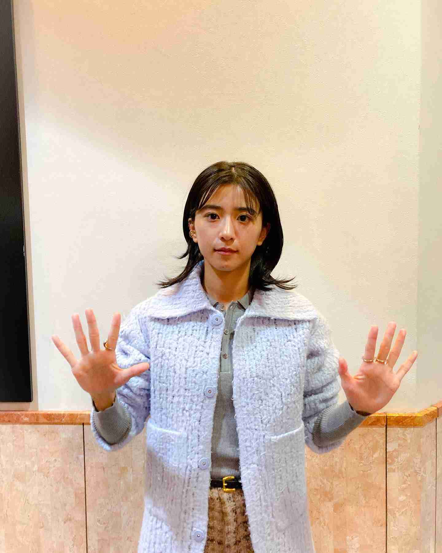 黒島結菜　宮沢氷魚との“お泊まり愛”を目撃！日曜朝に2人で愛犬散歩の堂々ぶり【写真あり】