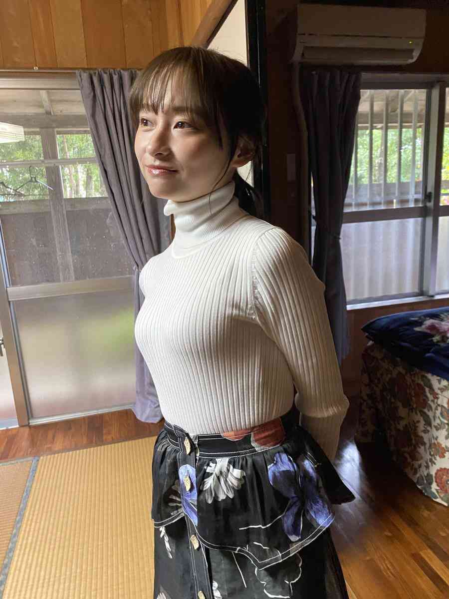 日向坂46影山優佳さんの初水着ショットに称賛続々「美しすぎ」「驚きの白さ」「想像以上の破壊力」