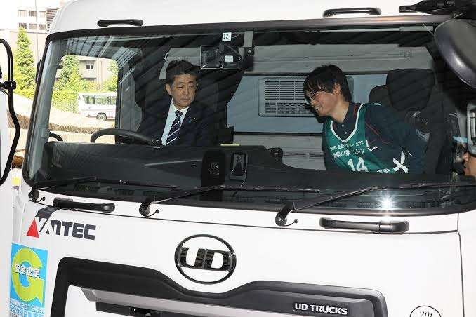 岸信千世氏　公式サイトがまた物議…個人情報を入力しないと入れない