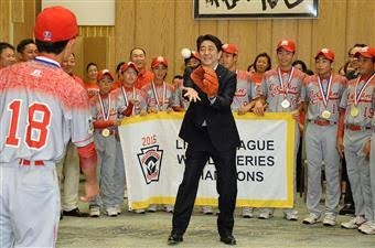 岸信千世氏　公式サイトがまた物議…個人情報を入力しないと入れない