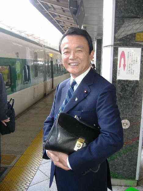 岸信千世氏　公式サイトがまた物議…個人情報を入力しないと入れない