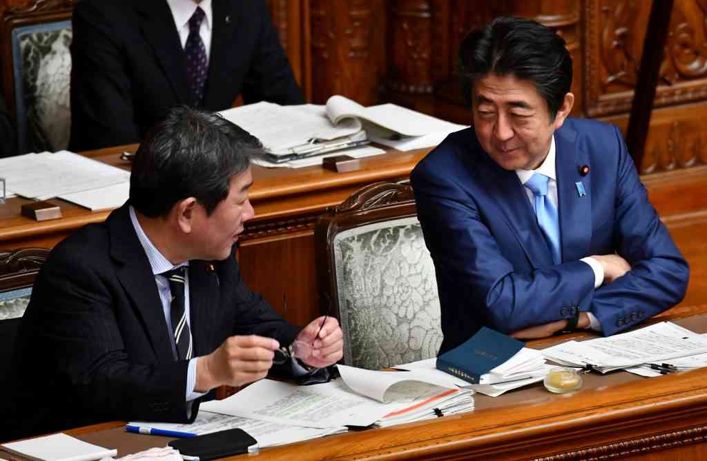 岸信千世氏　公式サイトがまた物議…個人情報を入力しないと入れない
