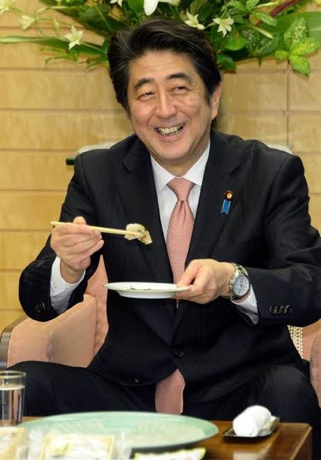 岸信千世氏　公式サイトがまた物議…個人情報を入力しないと入れない
