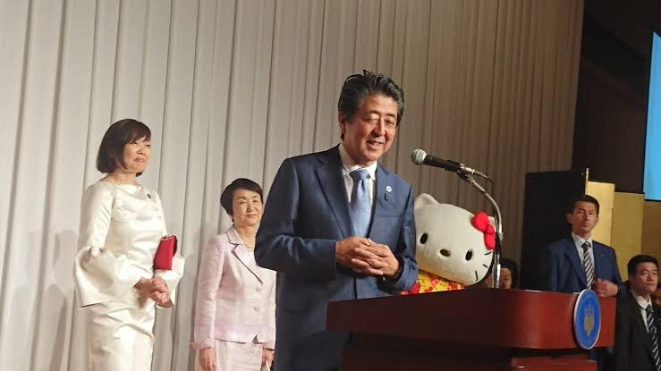岸信千世氏　公式サイトがまた物議…個人情報を入力しないと入れない