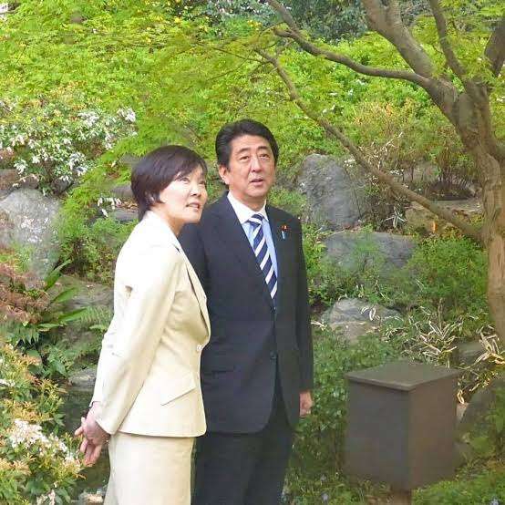 岸信千世氏　公式サイトがまた物議…個人情報を入力しないと入れない