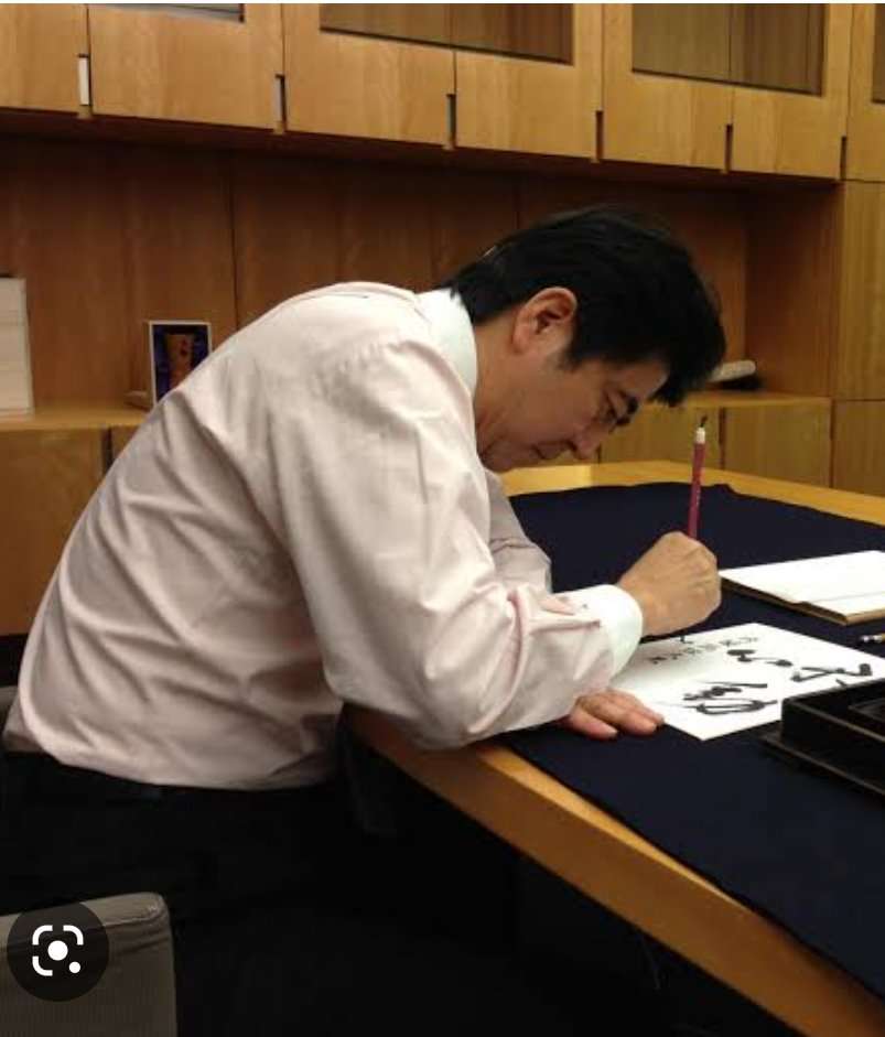 岸信千世氏　公式サイトがまた物議…個人情報を入力しないと入れない