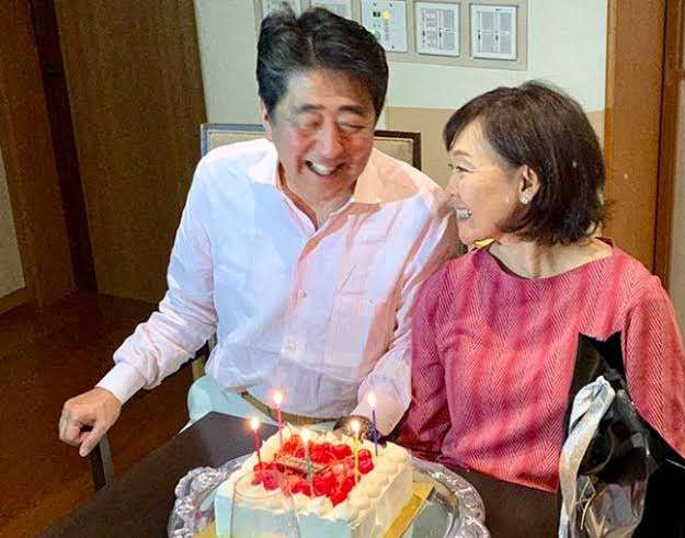 岸信千世氏　公式サイトがまた物議…個人情報を入力しないと入れない
