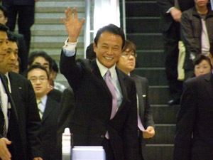 岸信千世氏　公式サイトがまた物議…個人情報を入力しないと入れない