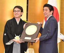 岸信千世氏　公式サイトがまた物議…個人情報を入力しないと入れない