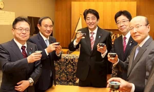 岸信千世氏　公式サイトがまた物議…個人情報を入力しないと入れない