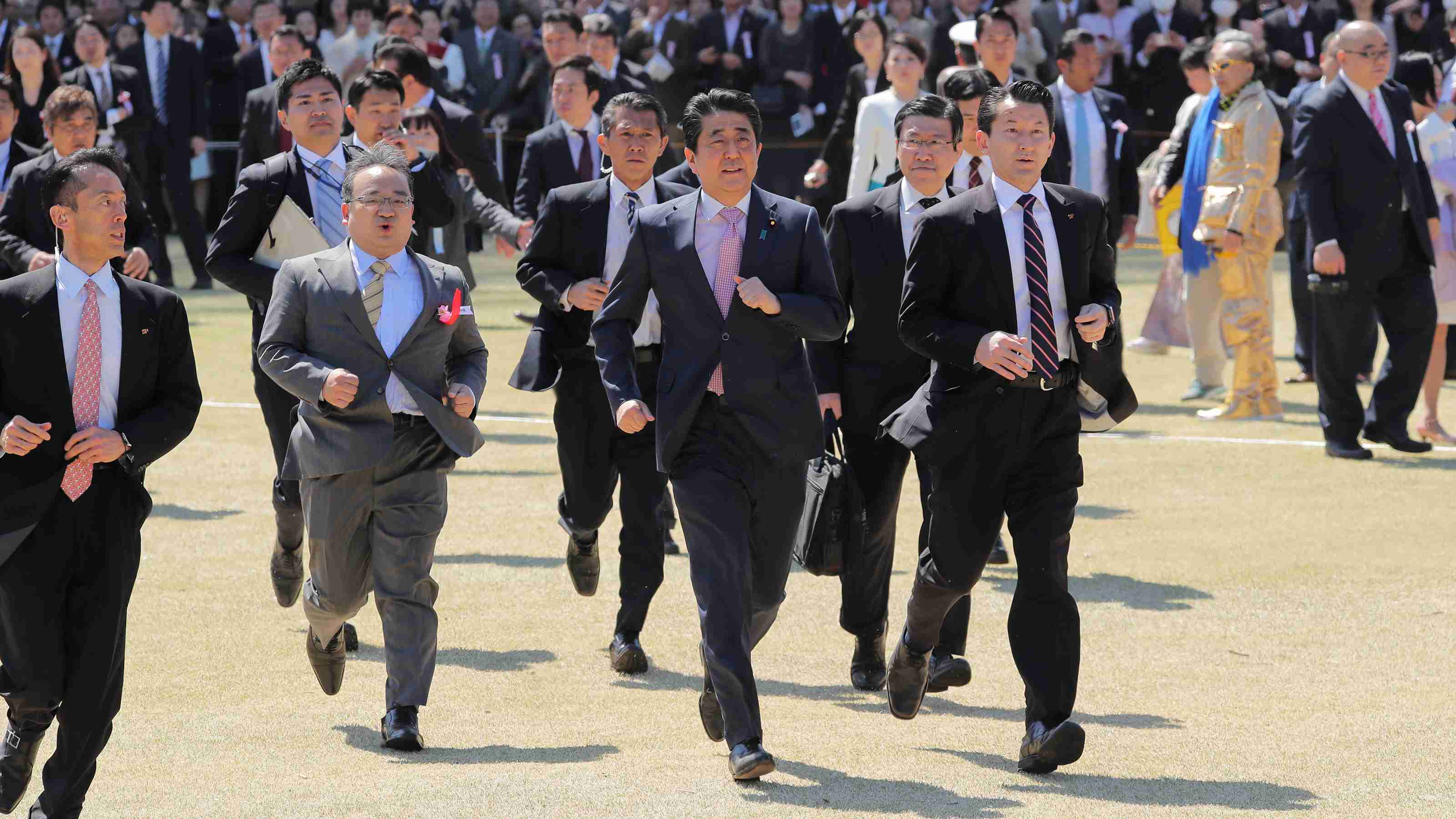 岸信千世氏　公式サイトがまた物議…個人情報を入力しないと入れない