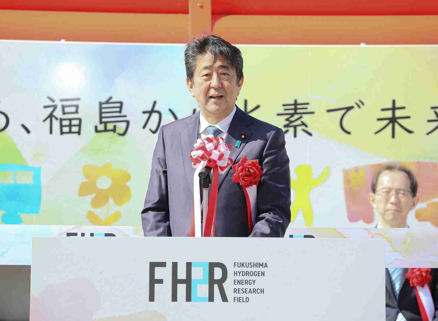 岸信千世氏　公式サイトがまた物議…個人情報を入力しないと入れない