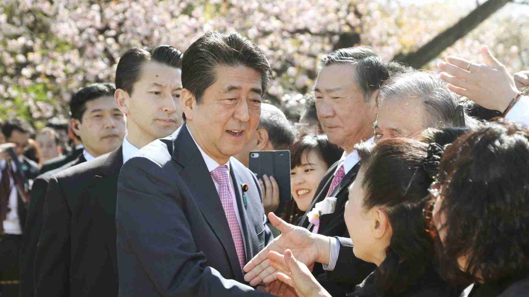 岸信千世氏　公式サイトがまた物議…個人情報を入力しないと入れない