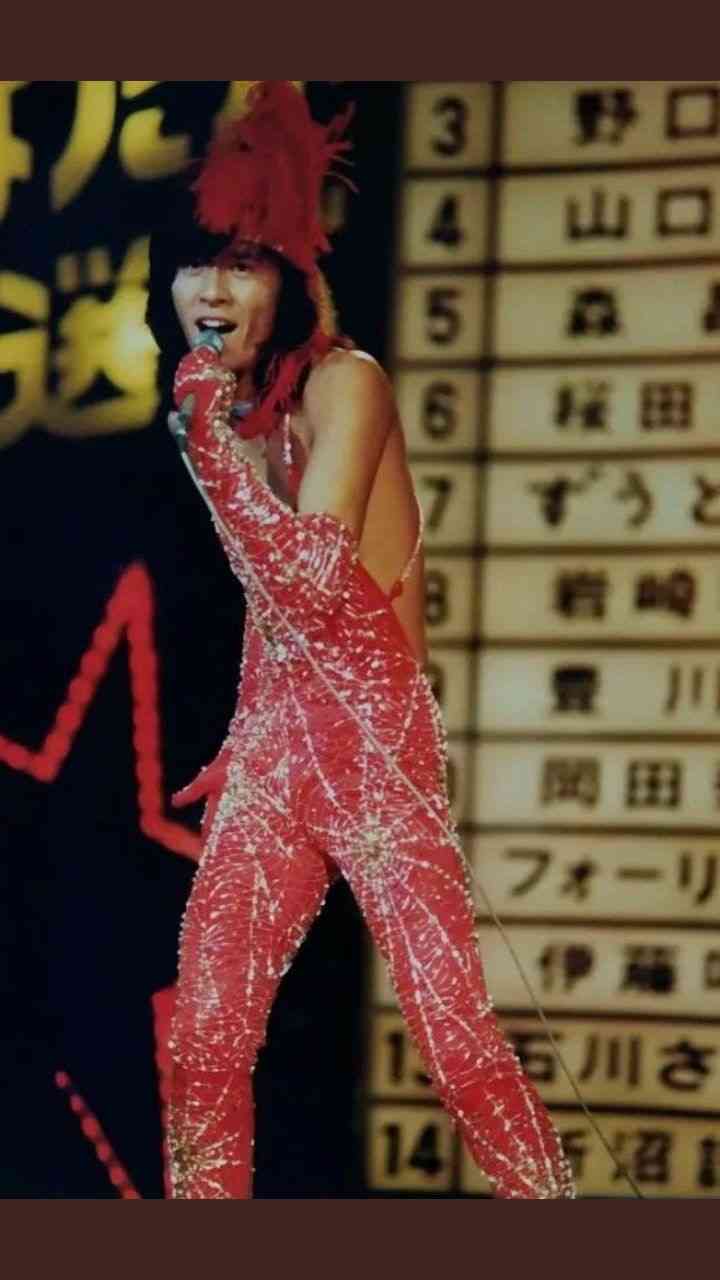 なんだこの衣装…となった芸能人の衣装