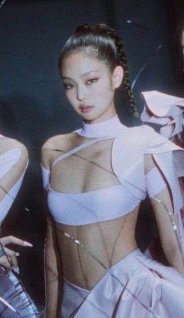 なんだこの衣装…となった芸能人の衣装