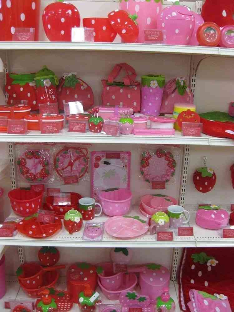いちごグッズが見たい🍓