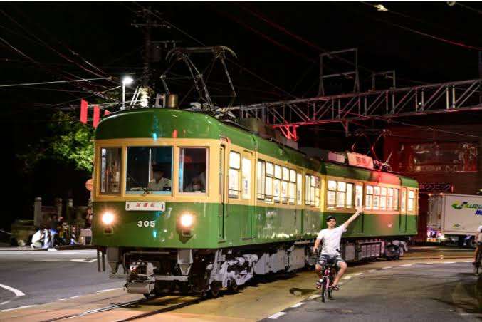 「撮ったらどけよ!」「下がれ」撮り鉄約30人が駅で罵声 京急は対応苦慮「終わると逃げて行った」