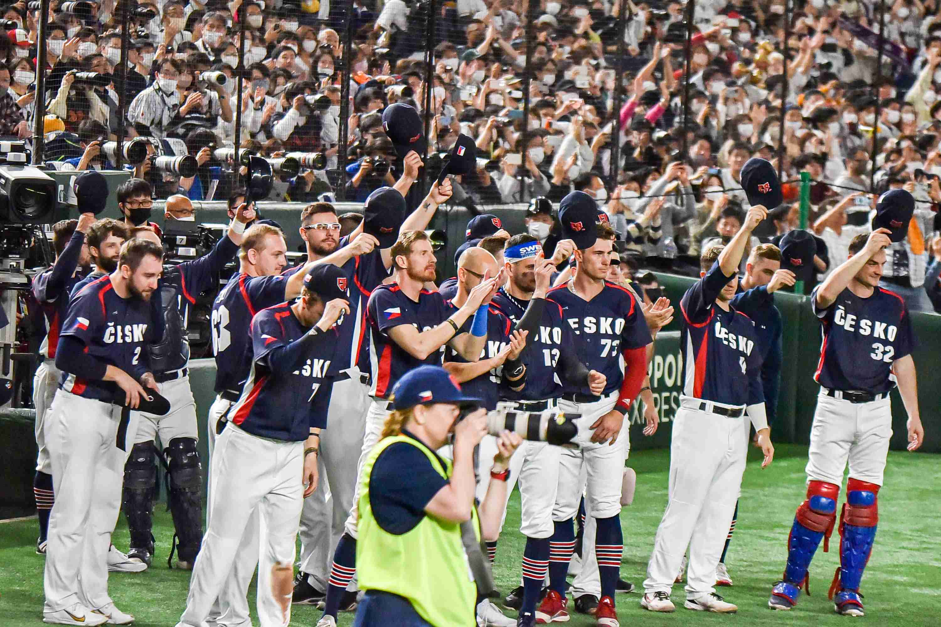 【WBC】佐々木朗希が死球のおわびに両手いっぱいのお菓子「なんというジェントルマン」チェコ監督感激