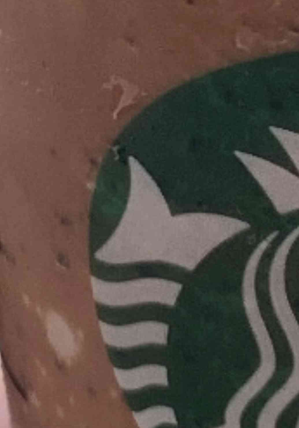パッケージの一部を貼って何の商品か当てるトピ