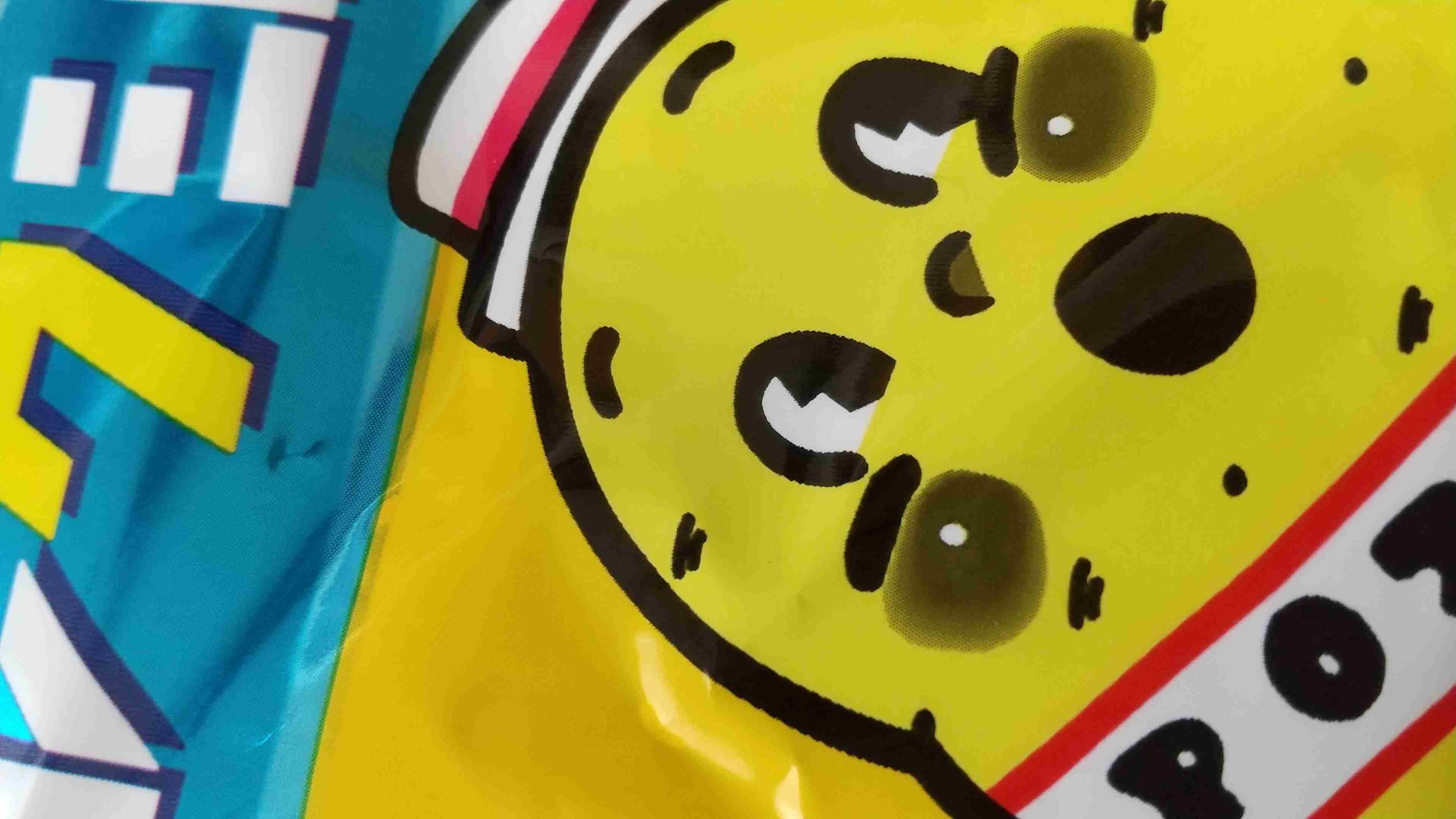 パッケージの一部を貼って何の商品か当てるトピ