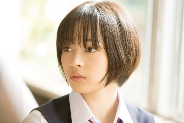 広瀬すず　背中パックリ大胆ドレスで登場　万雷の拍手を浴びて大興奮「鳥肌」