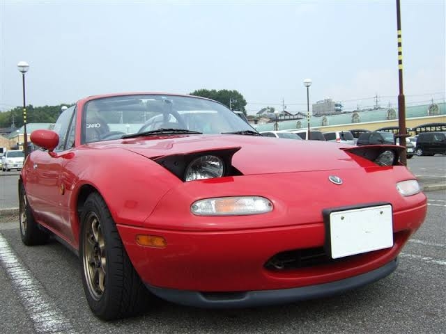 料金は4～5倍でも予約殺到…「マリカー」そっくり「ド派手改造レンタカー」は公道を走って平気なの？
