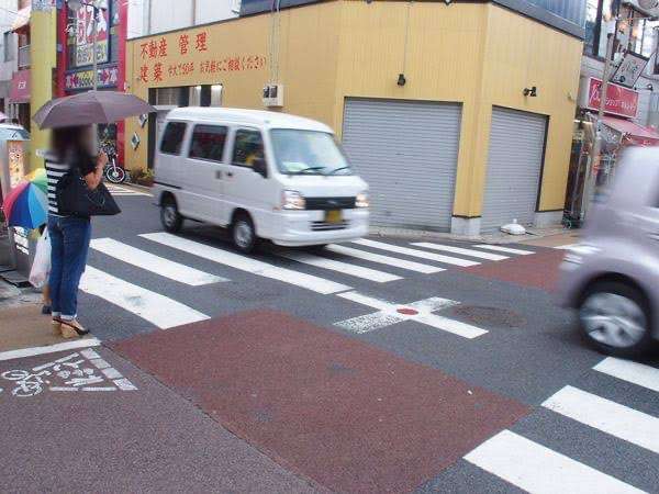 なぜ一時停止できない？横断歩道の手前で“止まらない車”が多過ぎる ドライバーの本音は？ 違反点数２点・反則金9000円なのに…