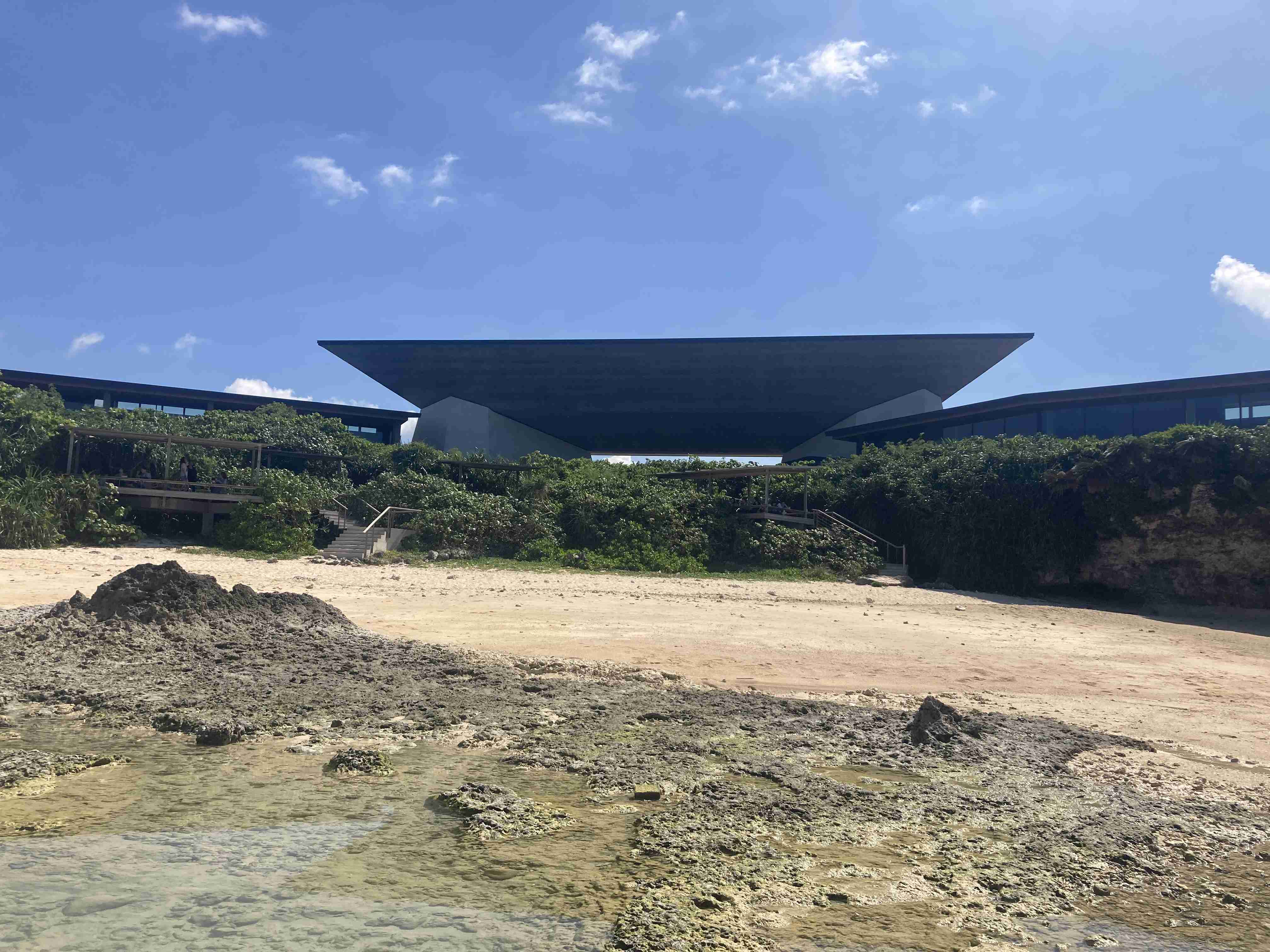 星野リゾート、ホテル従業員のマスク撤廃へ「笑顔で迎えること大切」
