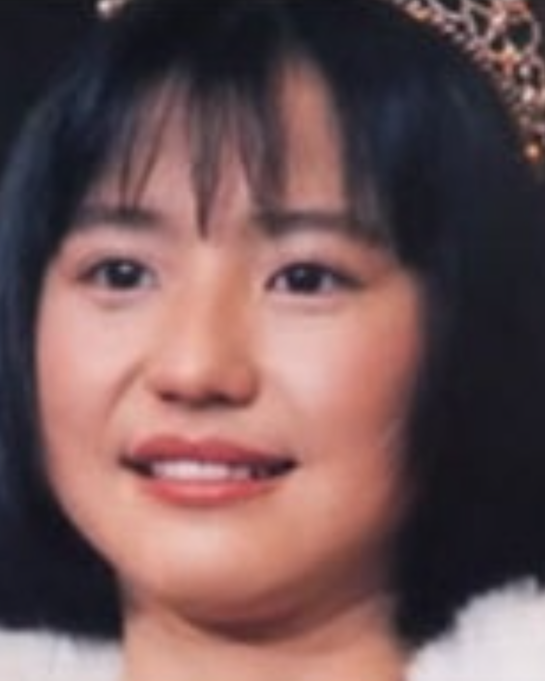 長澤まさみ「コンビニでお腹チラリ」穴あきトレーナーと美脚の圧倒的オシャレな私服姿
