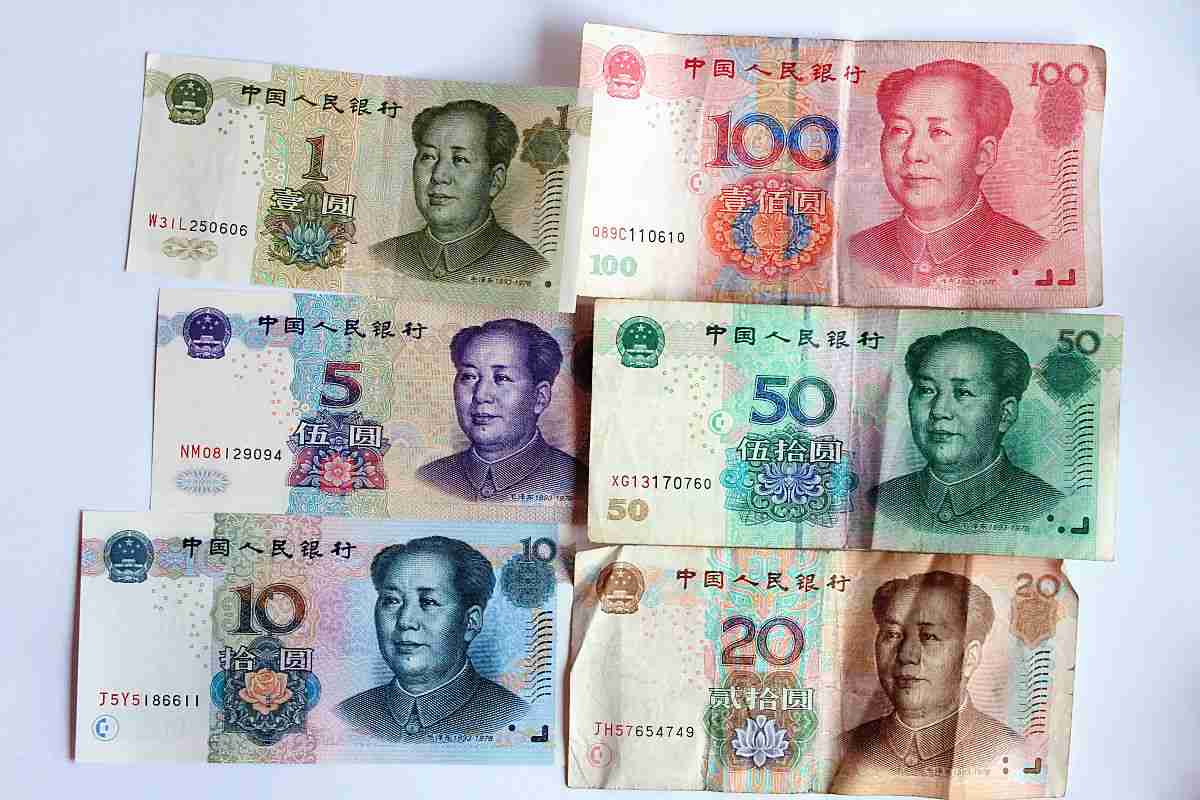 日本銀行、来年発行予定の新しい紙幣を公開 約20年ぶりに一新 世界初の偽造防止技術を使用