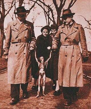 冨永愛、脚長すぎて衝撃　「どうなってんの!?」「脚が本体!!」ネットざわつく