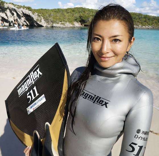 土屋アンナの憧れ　45歳の美貌に「ミラクル」の声　リアル人魚、夫はBEGIN