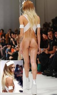 ランウェイの服の画像 街中で着て歩ける服 歩けない服を貼るトピ
