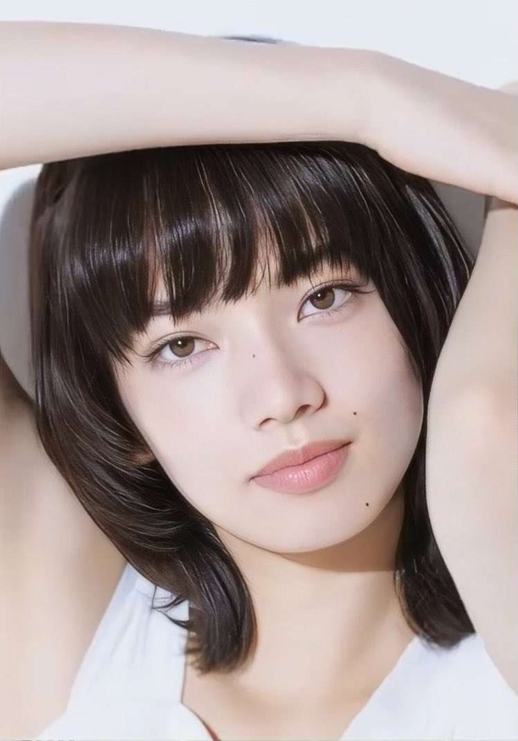 小松菜奈、“眉毛ナシ”の衝撃ビジュアル「誰か分からなかった」「かっこいい!!」