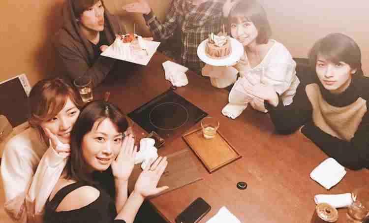 篠田麻里子、グラス片手の“ほろ酔いショット”公開「あえて自分らしく楽しむ『マリ活』始めました」